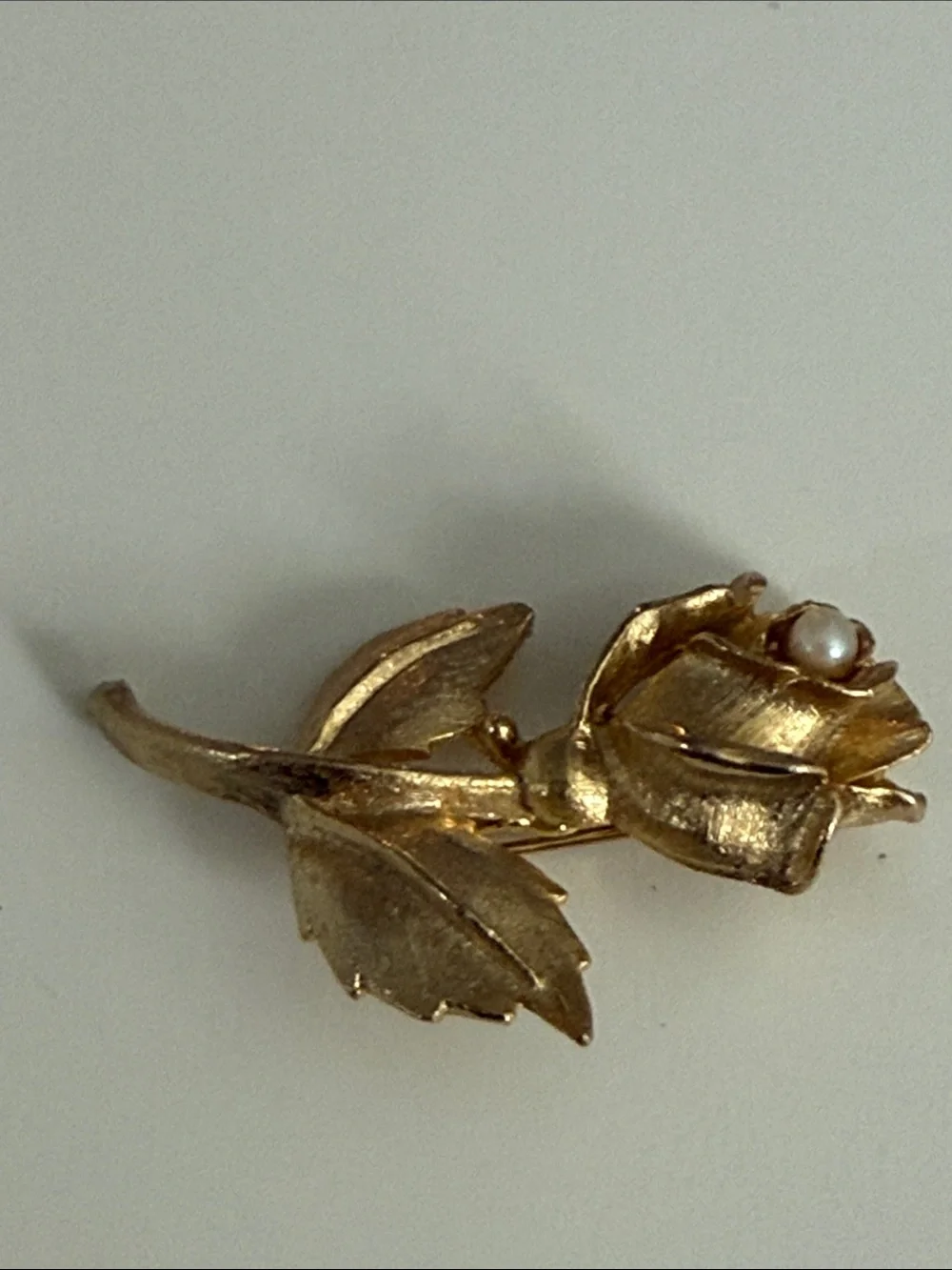 Vintage Gold-Tone Rose Brooch with Pearl Accent - Women Jewelry pin Classic